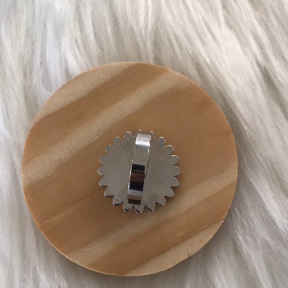 Silver daisy ring - Picture 5 of 6